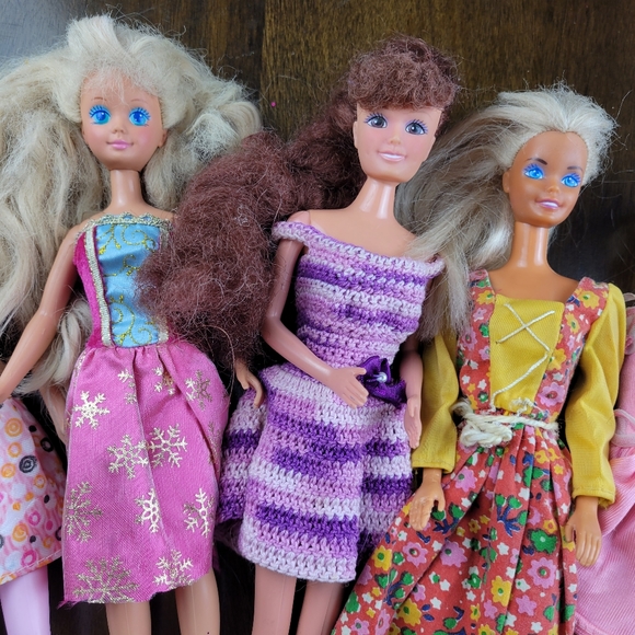 Vintage Barbie Dolls Set of 7 with Accessories - Picture 4 of 16